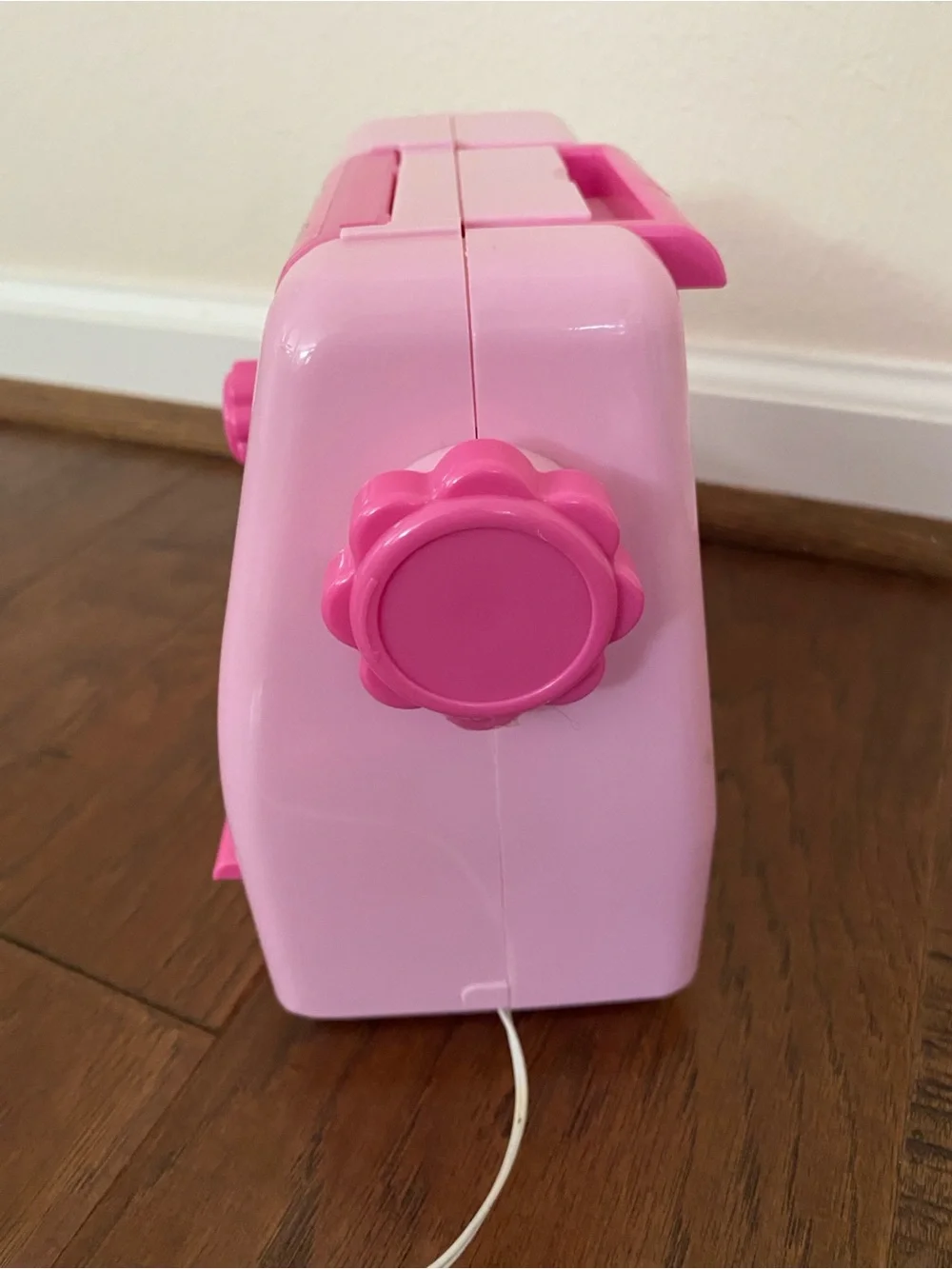 Vintage Sanrio 2011 Hello Kitty Chainstitch Sewing Machine With Foot Pedal